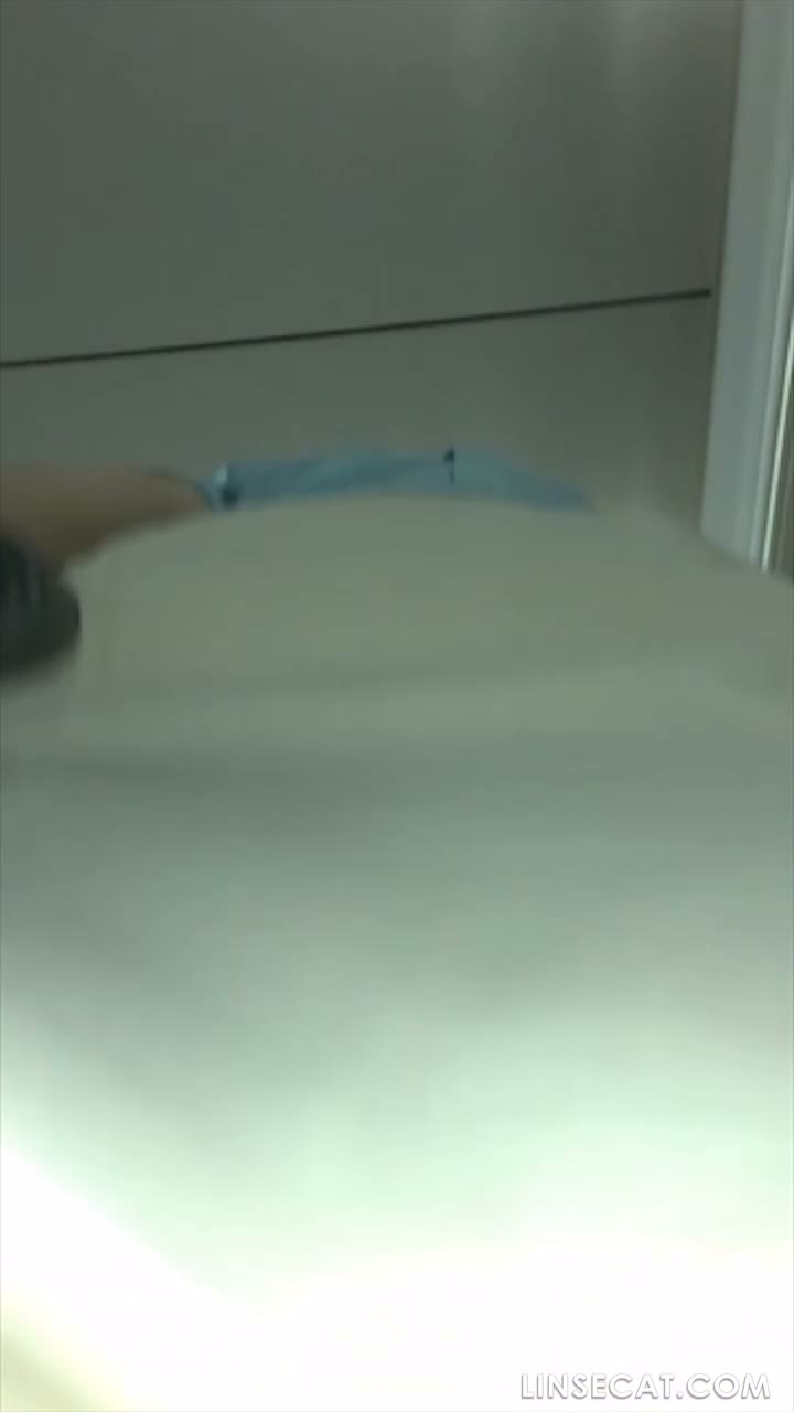 [신작] 한 변태적인 관음증 환자가 한국 항공 승무원들의 치마 속을 몰래 촬영한 영상을 공개하고, 심지어 그들의 인스타그램 사진까지 유출했습니다. 놀랍게도, 많은 승무원들이 인스타그램 사진보다 실물이 훨씬 더 아름다웠습니다 썸네일