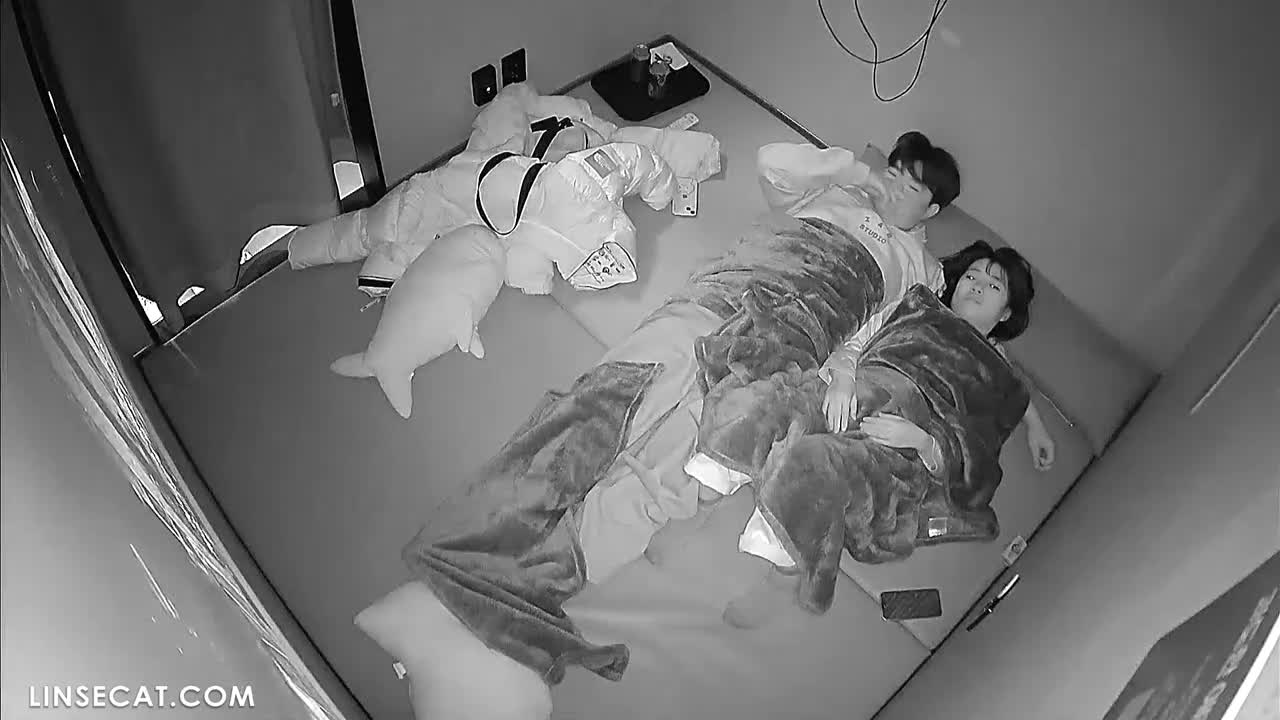 [신작] 여자를 성관계 중 황홀경에 빠뜨릴 수 있다면, 외모가 평범해도 아름다운 여자친구를 사귈 수 있을 것이다. [한국 영화관 해킹된 IP 카메라] [단독 영상] 썸네일