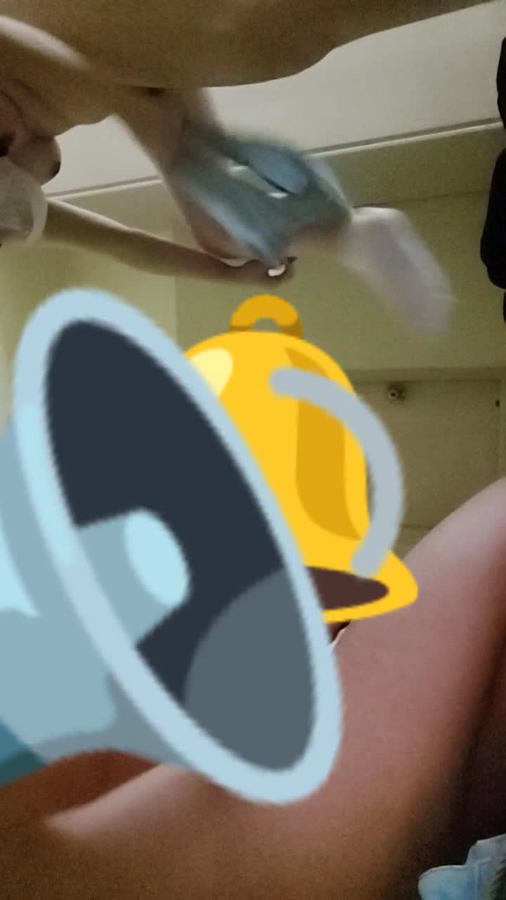 옥상에서 간단 보빨 대딸 (2) 썸네일